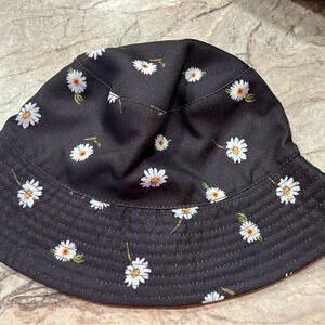 Alice + Olivia Black and White Bucket Hat